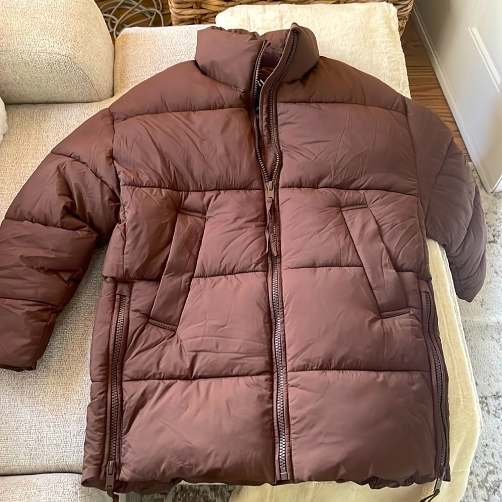 NEW. Zara oversized puffer coat.